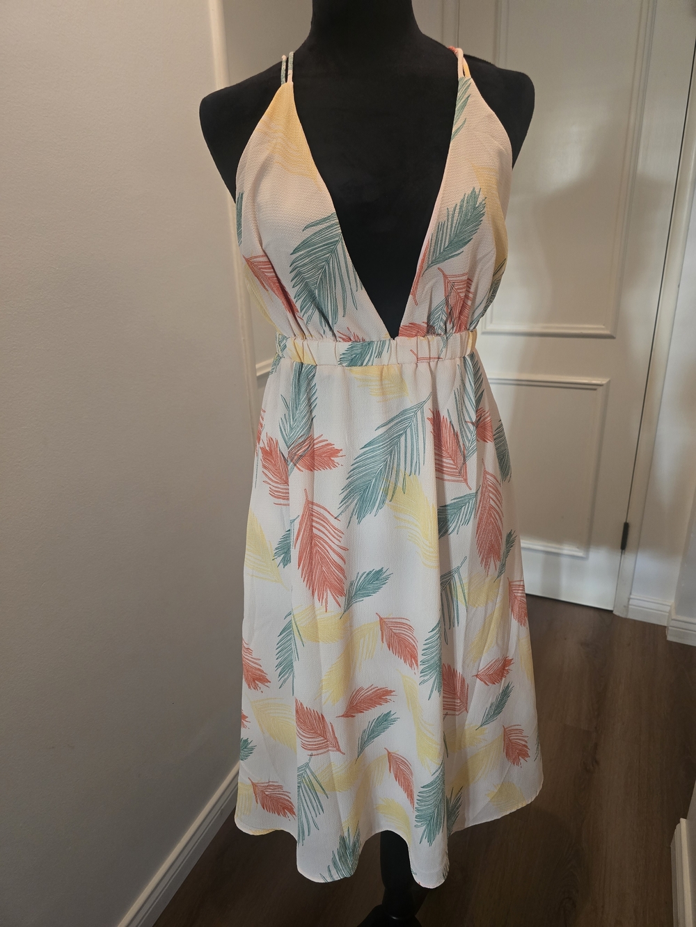 Essue White Tropical-Print V-Neck Sundress